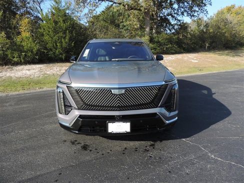 New 2026 Cadillac Vistiq Luxury image 2