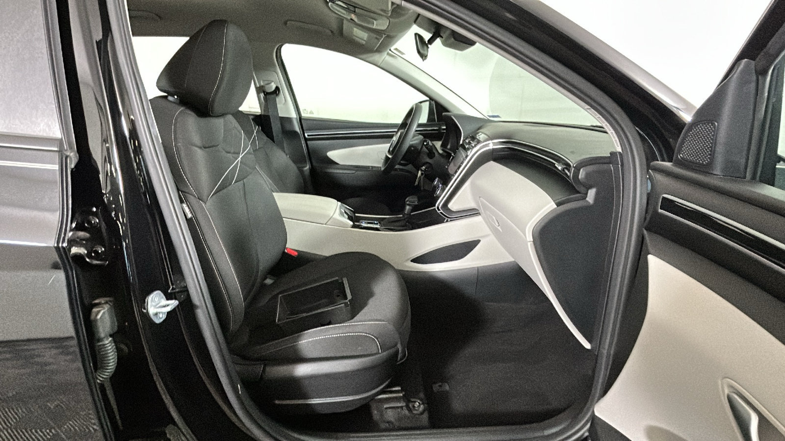 Certified 2024 Hyundai Tucson SE FWD image 37