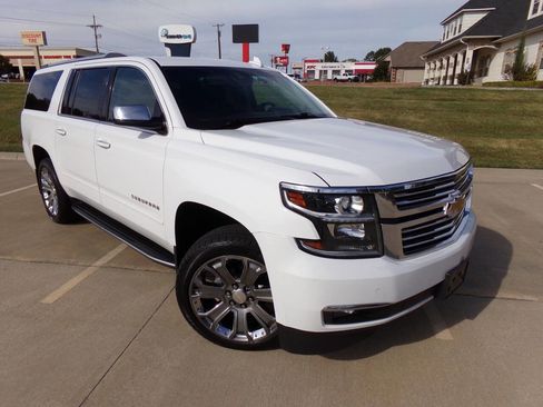 Used 2019 Chevrolet Suburban Premier image 3