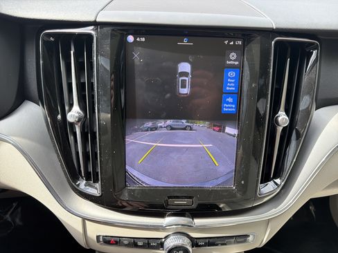 Used 2023 Volvo XC60 B5 Core w/ Climate Package FWD image 25