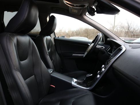 Used 2015 Volvo XC60 T5 Platinum image 48