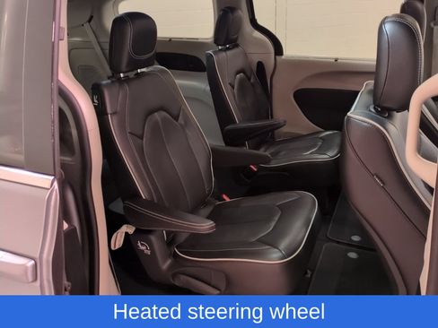 Used 2021 Chrysler Pacifica Limited AWD/4WD image 11