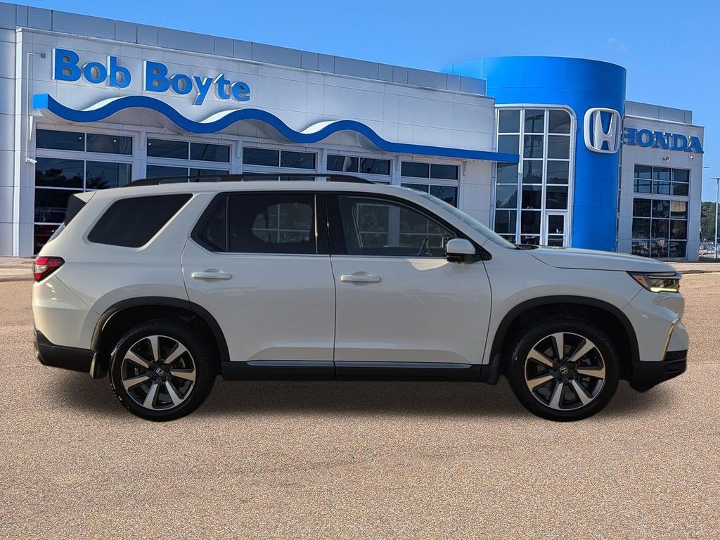 Used 2025 Honda Pilot Elite image 4