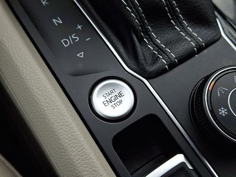 Certified 2022 Volkswagen Atlas SEL image 23