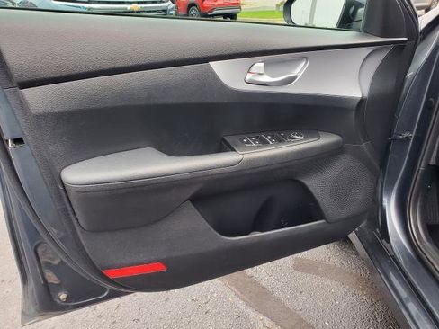 Used 2023 Kia Forte LXS image 6