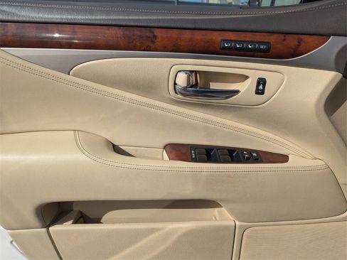 Used 2015 Lexus LS 460 image 26