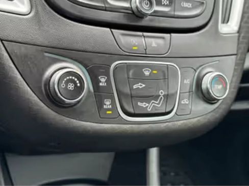 Used 2020 Chevrolet Malibu LS FWD image 2