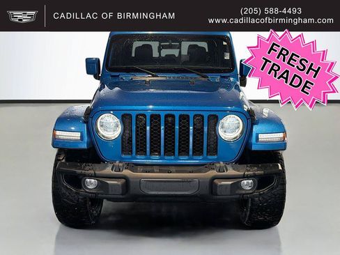 Used 2023 Jeep Gladiator Overland AWD/4WD image 2