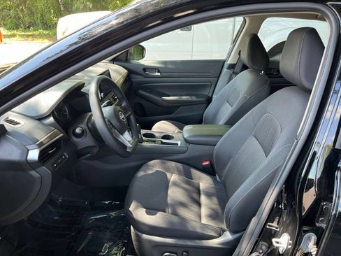 Used 2025 Nissan Altima 2.5 SV FWD image 22