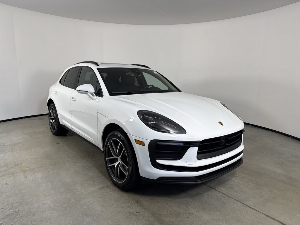 Certified 2025 Porsche Macan AWD/4WD image 9