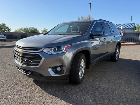 Used 2020 Chevrolet Traverse LT FWD image 2