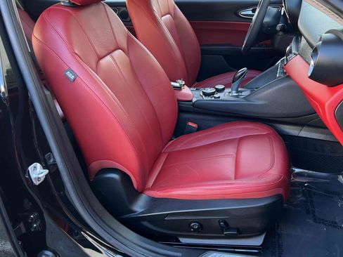 Used 2019 Alfa Romeo Giulia image 42