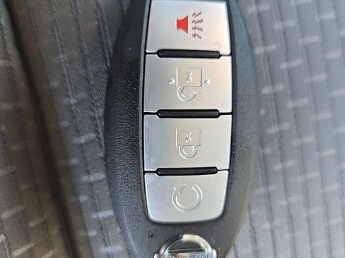 Used 2017 Nissan Titan S image 39