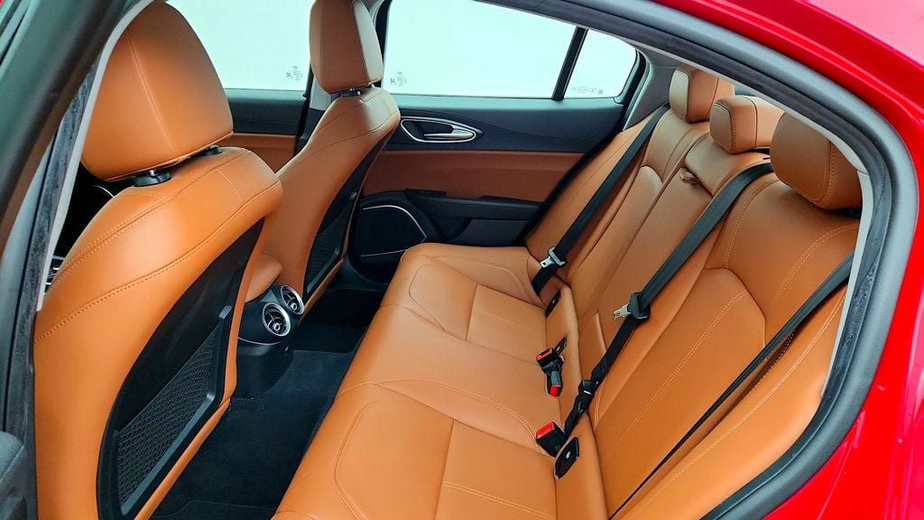 Used 2018 Alfa Romeo Giulia AWD w/ Cold Weather Package image 20