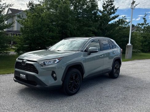 Used 2019 Toyota RAV4 XLE w/ Convenience Package AWD/4WD image 2
