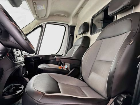 Used 2024 RAM ProMaster 2500 w/ Convenience Group FWD image 31