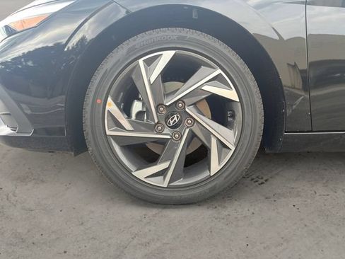 Certified 2025 Hyundai Elantra SEL FWD image 16