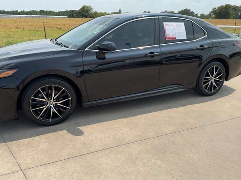 Used 2023 Toyota Camry SE w/ Convenience Package FWD image 5