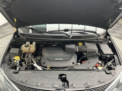 Used 2019 Chrysler Pacifica LX image 25