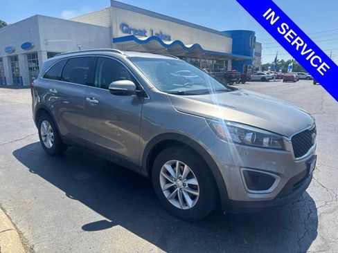 Used 2017 Kia Sorento FWD image 1