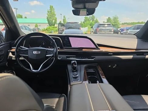 Used 2022 Cadillac Escalade ESV Premium Luxury AWD/4WD image 52