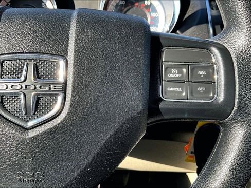 Used 2018 Dodge Grand Caravan SE w/ UConnect Hands-Free Group image 19