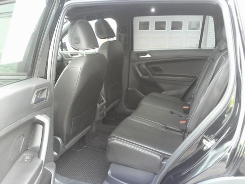 Used 2021 Volkswagen Tiguan SE R-Line image 9