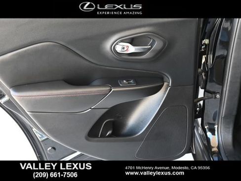 Used 2019 Jeep Cherokee Trailhawk AWD/4WD image 16