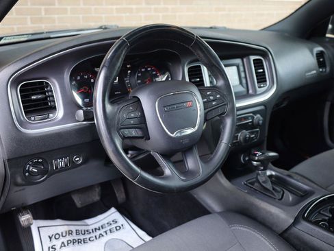 Used 2017 Dodge Charger SE w/ Power Sunroof Group RWD image 13