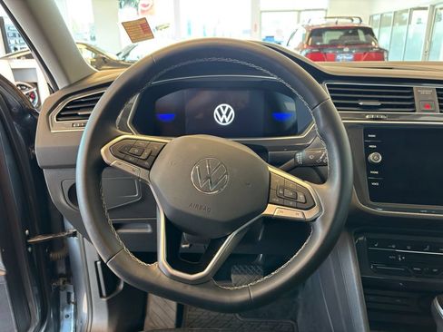 Used 2023 Volkswagen Tiguan SE FWD image 18