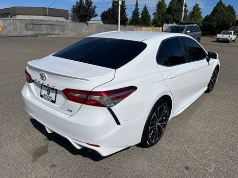 Used 2018 Toyota Camry SE FWD image 4
