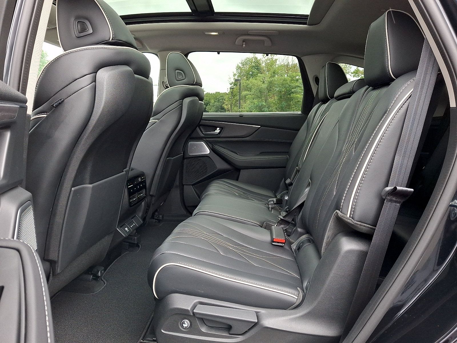Certified 2025 Acura MDX w/ Advance Package AWD/4WD image 10
