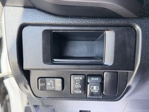 Used 2017 Toyota Tacoma TRD Off-Road image 15