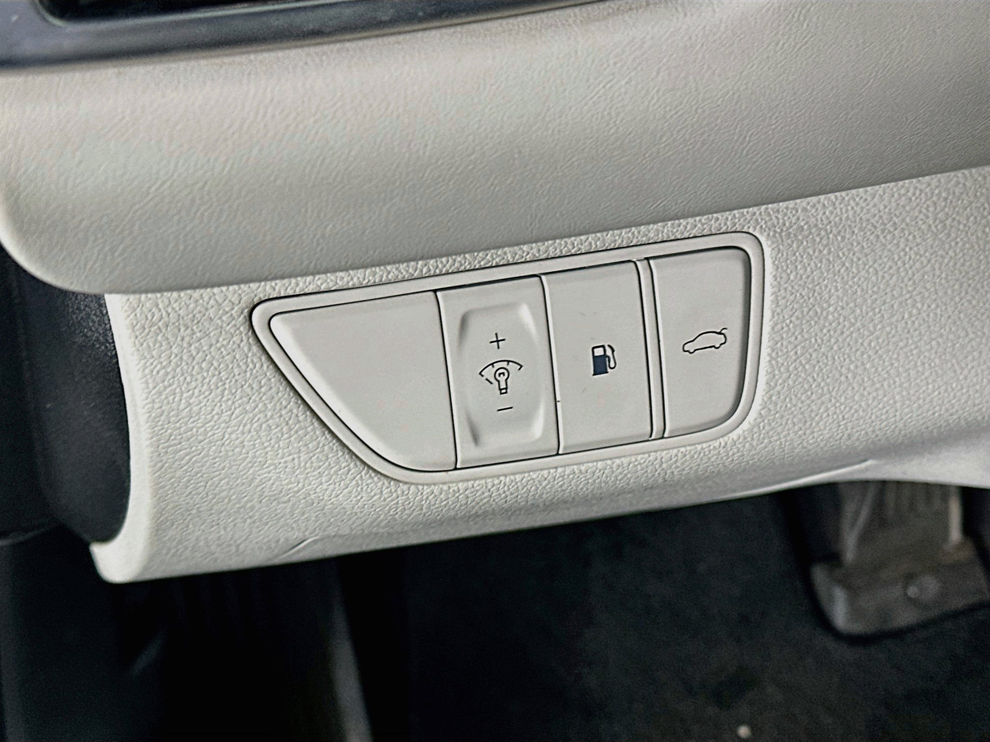 Used 2025 Genesis G70 2.5T RWD image 17