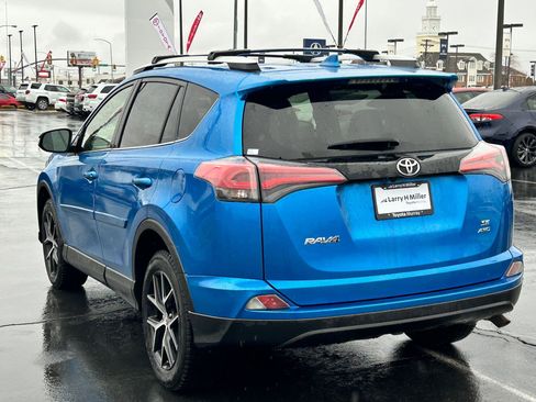 Used 2016 Toyota RAV4 SE image 3