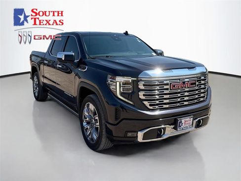 Used 2023 GMC Sierra 1500 Denali w/ Denali Reserve Package AWD/4WD image 1
