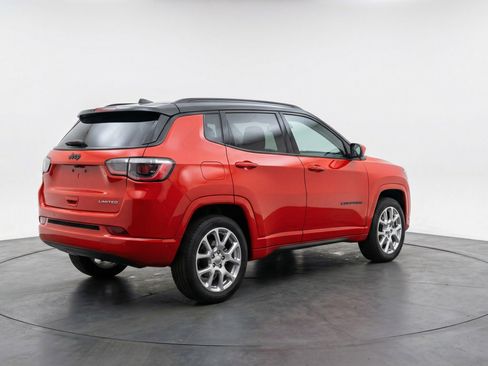 Used 2025 Jeep Compass Limited image 9