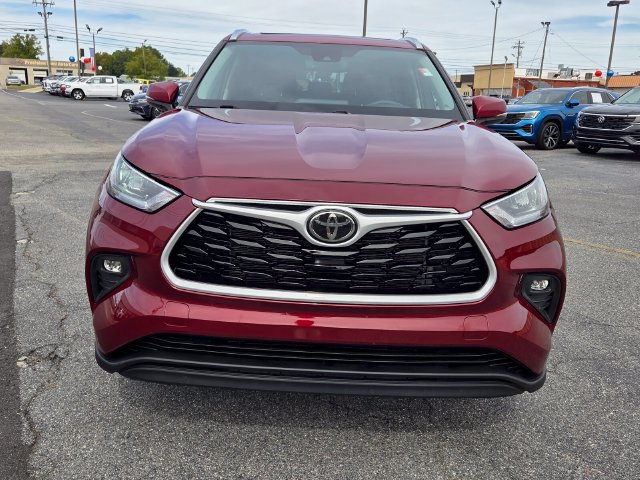 Used 2020 Toyota Highlander XLE FWD image 2