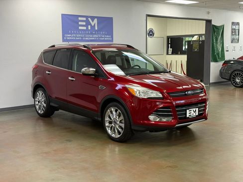 Used 2016 Ford Escape SE w/ SE Chrome Package AWD/4WD image 2