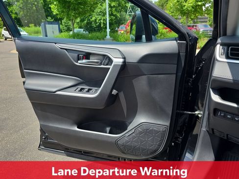 Certified 2022 Toyota RAV4 XLE Premium AWD/4WD image 32