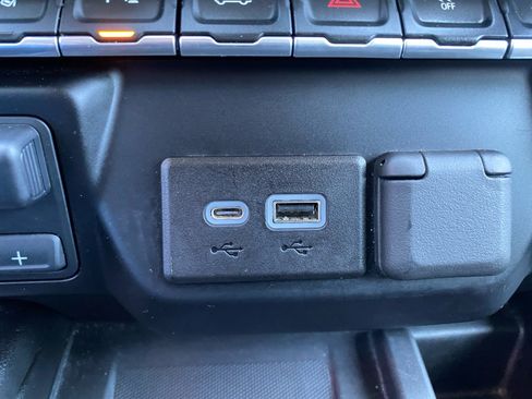 Used 2022 Chevrolet Silverado 2500 LTZ w/ LTZ Premium Package image 21