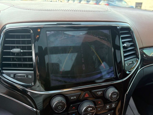 Used 2020 Jeep Grand Cherokee Overland AWD/4WD image 5