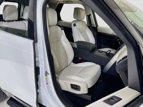 Used 2025 Land Rover Discovery Dynamic SE AWD/4WD image 31