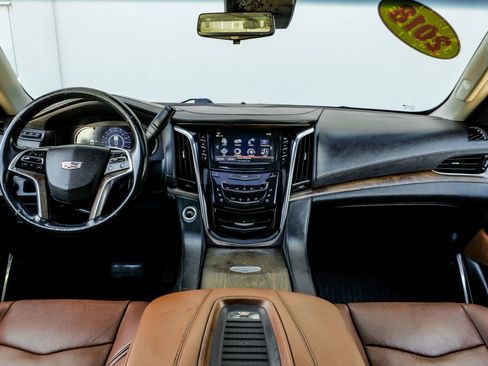 Used 2018 Cadillac Escalade Premium Luxury RWD image 15
