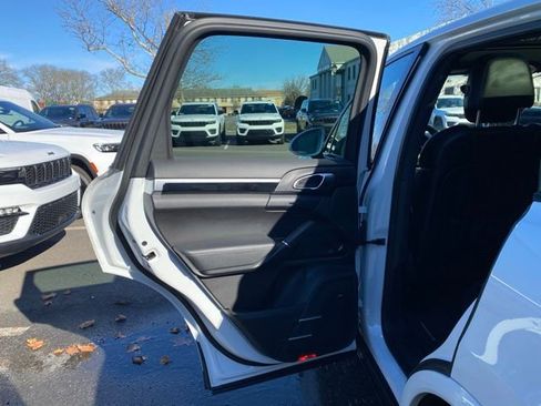 Used 2017 Porsche Cayenne image 23