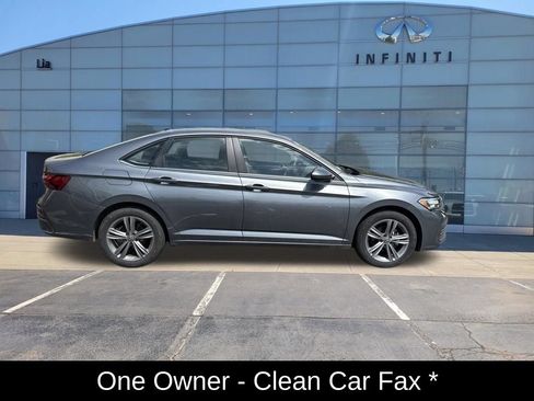 Used 2024 Volkswagen Jetta SE FWD image 2