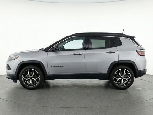 Used 2025 Jeep Compass Limited image 5