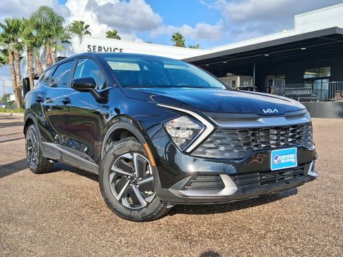 Used 2023 Kia Sportage LX image 1