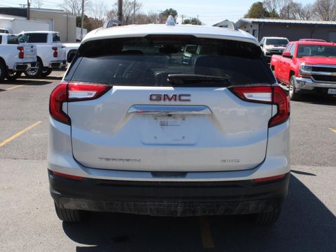 Used 2022 GMC Terrain SLE w/ Driver Convenience Package image 6