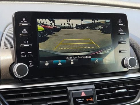 Used 2018 Honda Accord Touring image 13